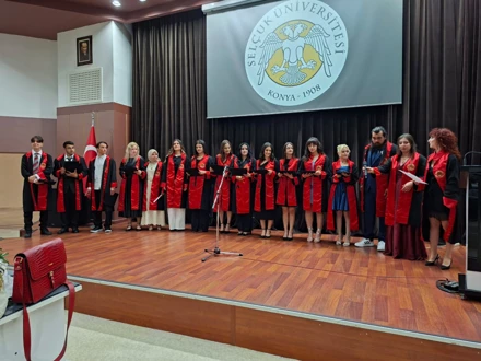 Selçuk Üniversitesi Rus Dili ve Edebiyatı Bölümünde Mezuniyet Coşkusu